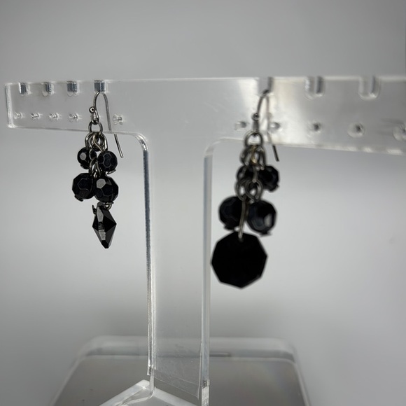 Elegant Black Dangle Earrings - Picture 2 of 4
